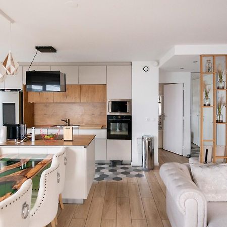 Elise De Roche Equipe Balcon Parking Rer B Apartment Le Bourget Bagian luar foto