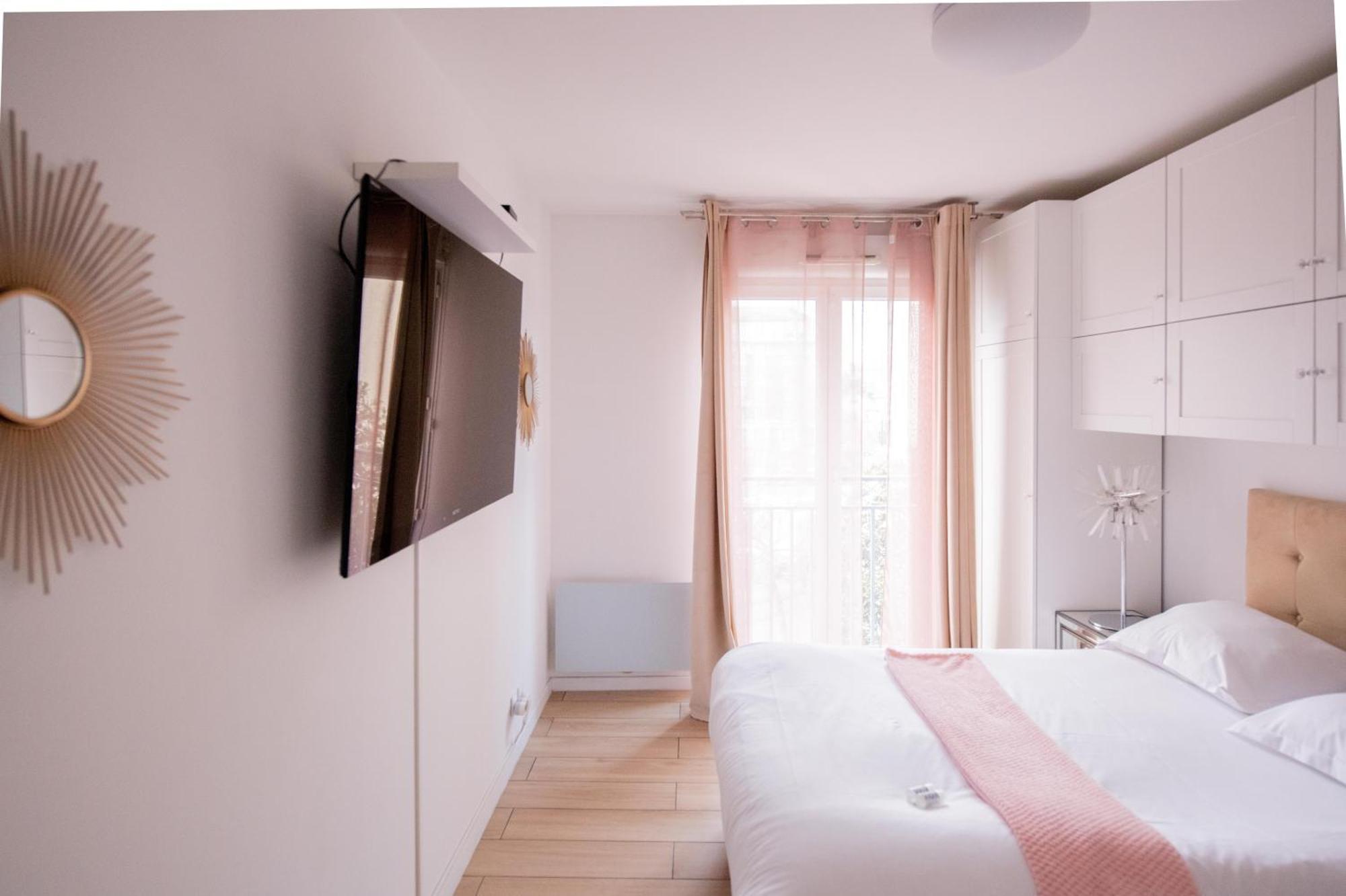 Elise De Roche Equipe Balcon Parking Rer B Apartment Le Bourget Bagian luar foto