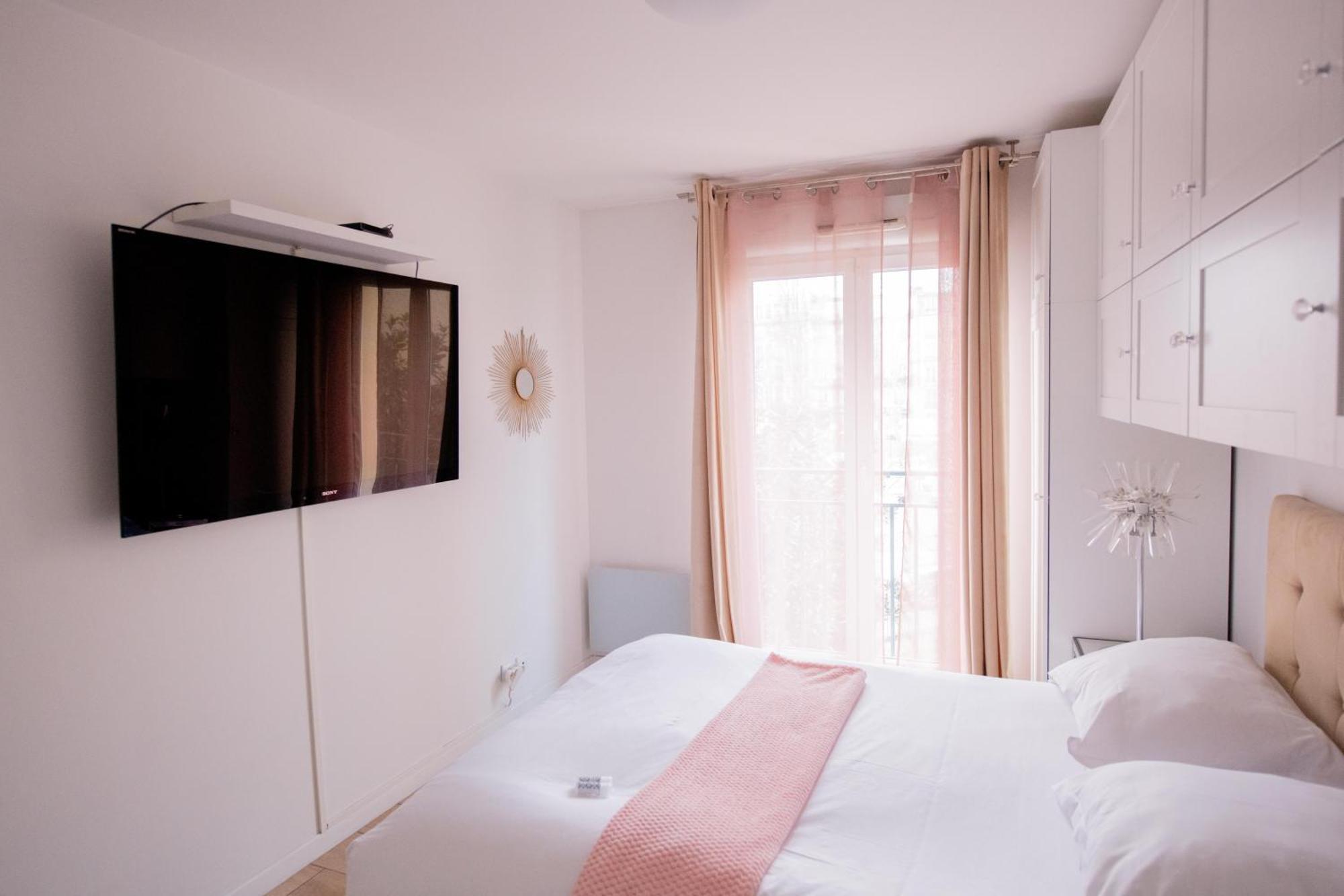 Elise De Roche Equipe Balcon Parking Rer B Apartment Le Bourget Bagian luar foto