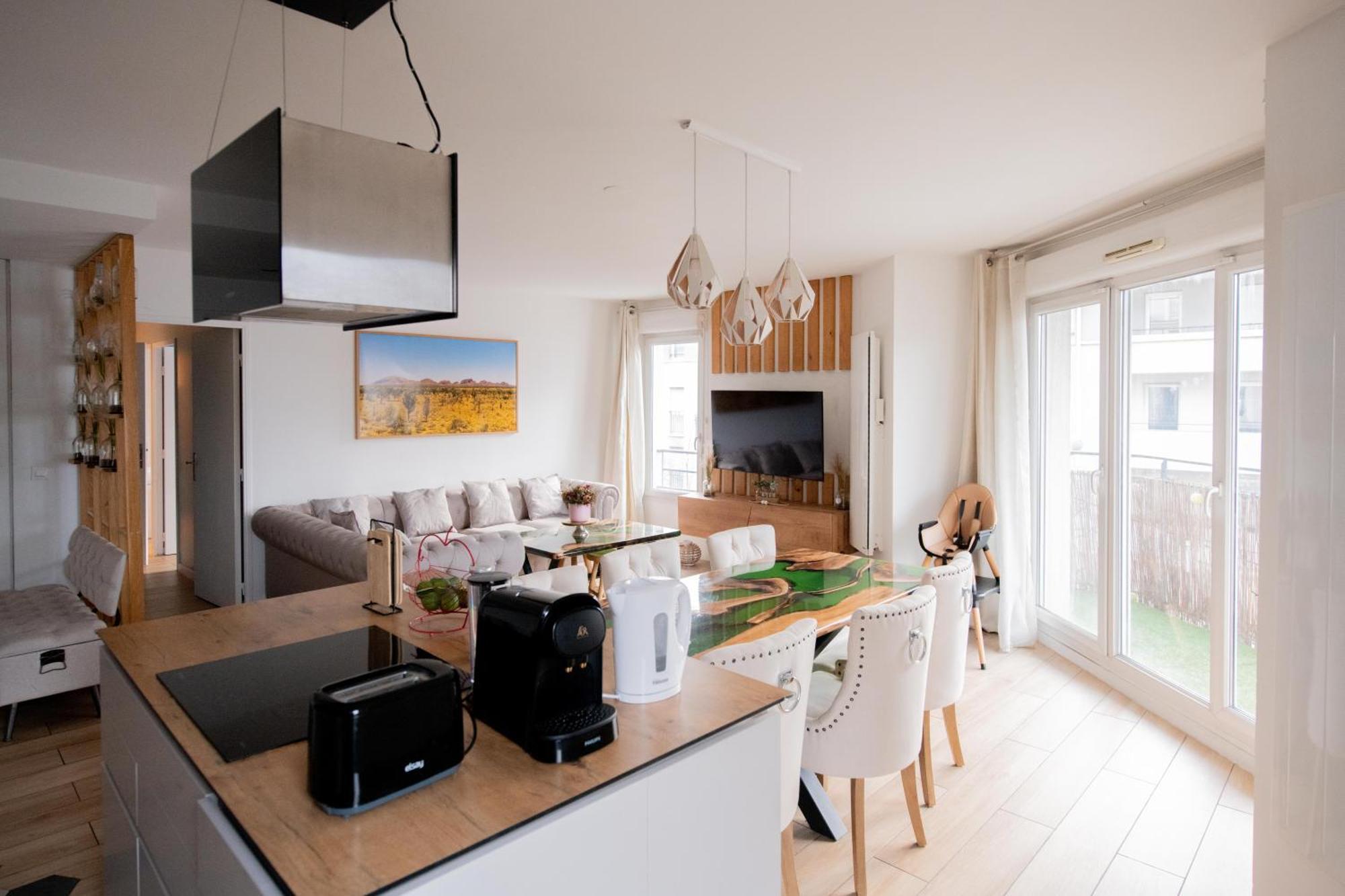 Elise De Roche Equipe Balcon Parking Rer B Apartment Le Bourget Bagian luar foto