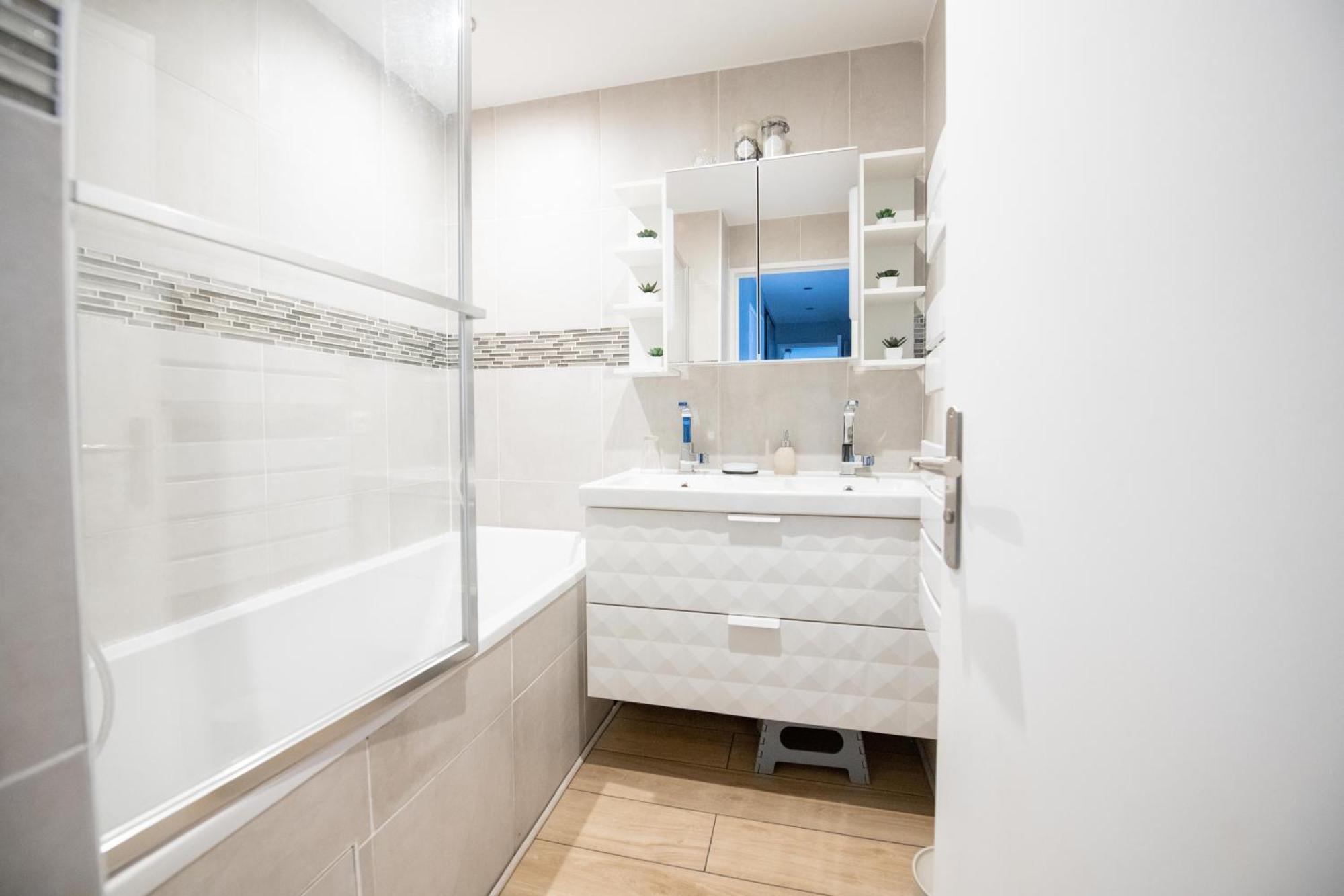 Elise De Roche Equipe Balcon Parking Rer B Apartment Le Bourget Bagian luar foto