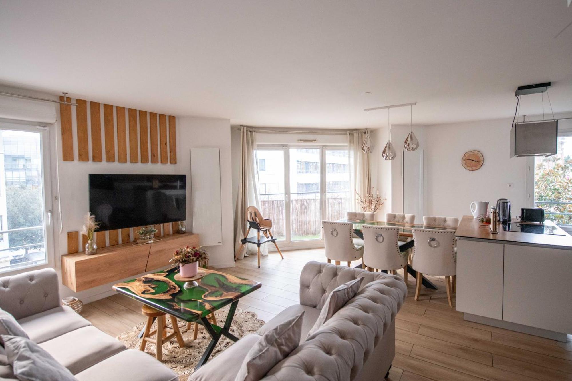 Elise De Roche Equipe Balcon Parking Rer B Apartment Le Bourget Bagian luar foto